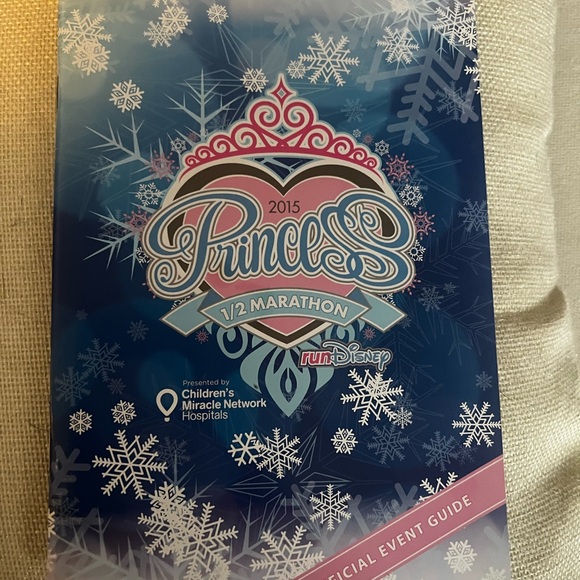 🚫SOLD🚫 runDisney 2015 Princess Half Marathon Medal Cup Program - Picture 5 of 5